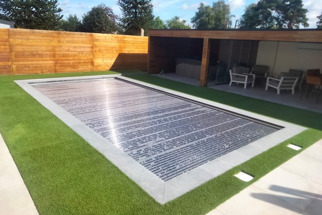 Kunstgras
Zwembad