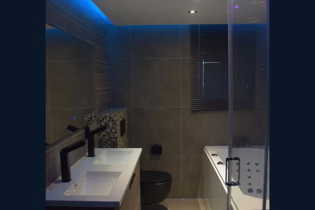 Complete badkamer met stoomcabine en whirpool in 13 dagen