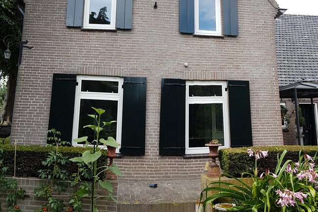 Buiten schilderwerk.
Maliskamp