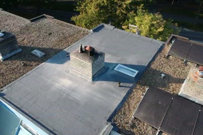 een prachtige renovatie van een dak met isolatie