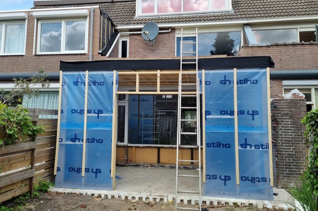 Het plaatsen van een aanbouw