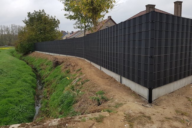 staalmathekwerk ingevlochten met pvc band