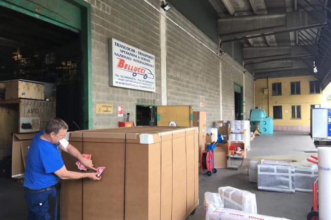 Spedizione internazionale e creazione di carton pallet