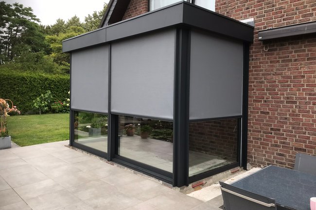 Zipscreens gemonteerd aan aanbouw