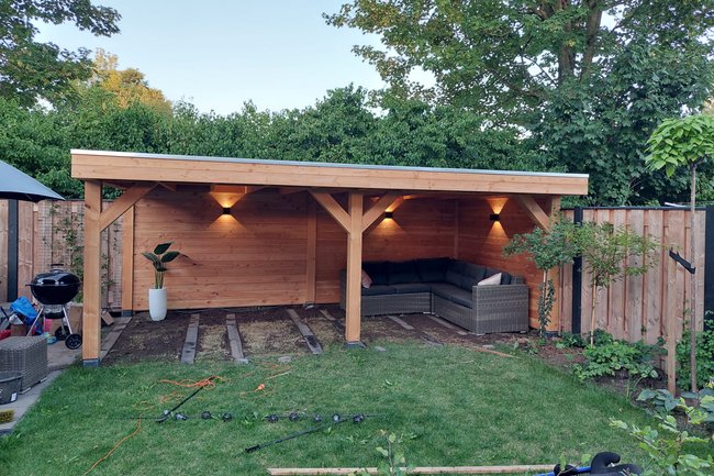 Buiten verlichting onder overkapping