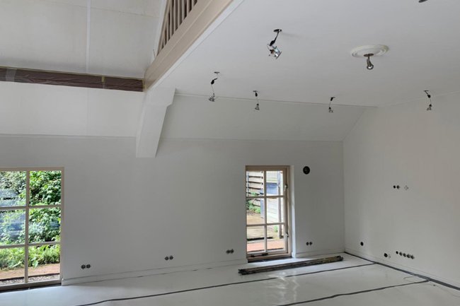 Binnenschilderwerk van muren en plafonds.