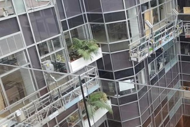 Ruiten vervangen in het Atrium