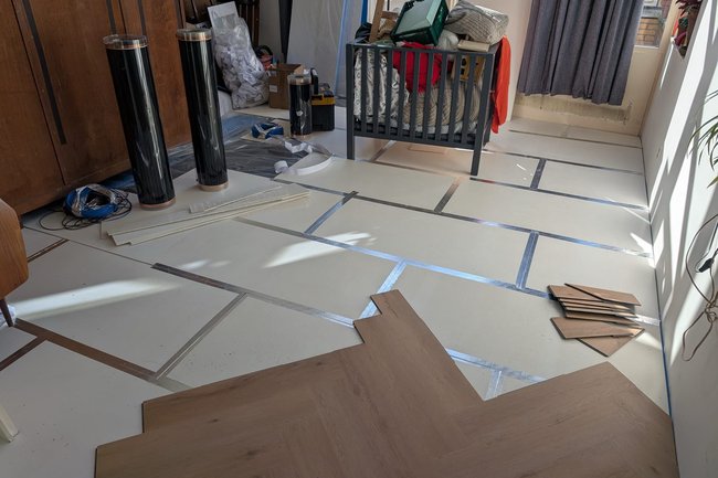 Visgraat pvc vloer i.c.m. vloerverwarming in the making