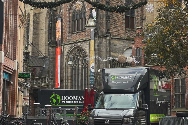 Verhuizing van Lotte van Beek in hartje centrum Zwolle.