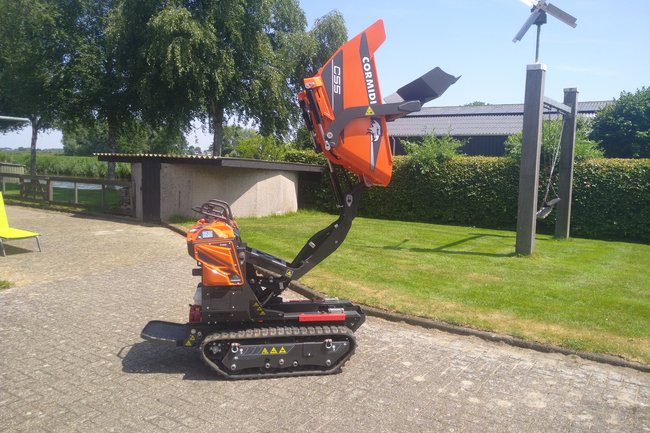 Onze rups kruiwagen om het werk lichter te maken