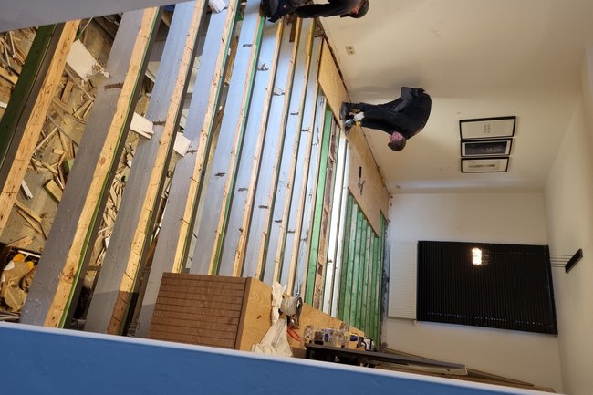 Vloer werken extra versteviging balken, osb platen,laminaat.