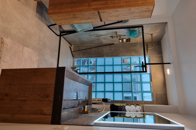 Badkamer(inloopdouche)te Deurne. 
Realisatie 3weken