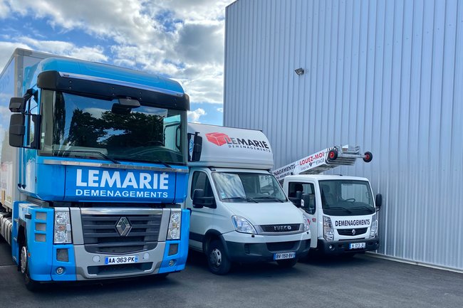 Notre FLOTTE de camions récents: 
MONTE-MEUBLE-POID LOURD-VL