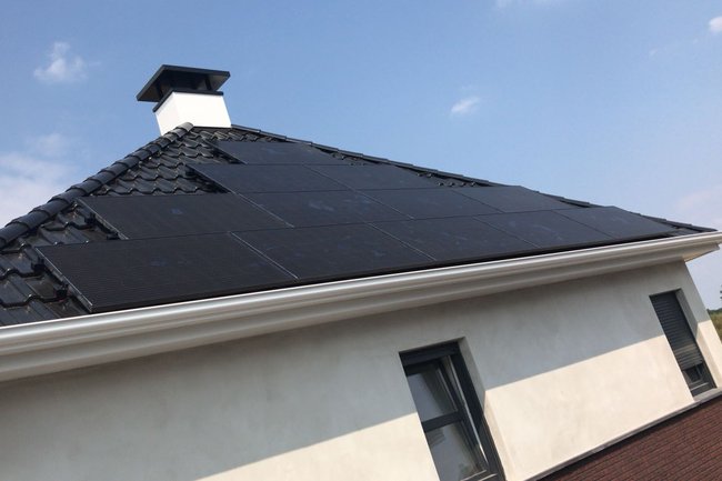 15 x AEG Panelen300WP Fullblack MONO + Solar edge in Emmen