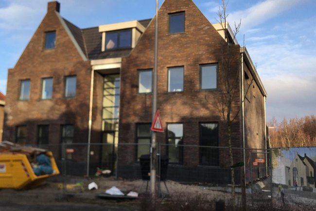 Bouwen van een woning. Van grond tot gebouw