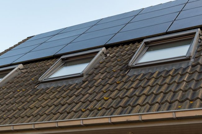Dakraam Velux rolluiken op zonne energie