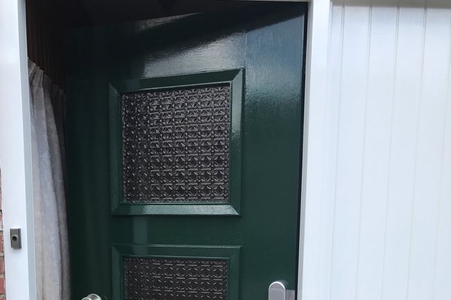 Deur afbranden ,drie laag afschilderen ,kost per afspraak .
