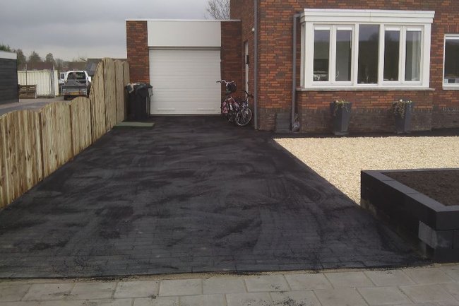 Oprit met verhoogde border