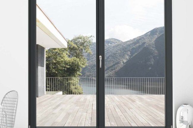 2 ore di montaggio, 870 € tutto incluso. Profilo Superslim.