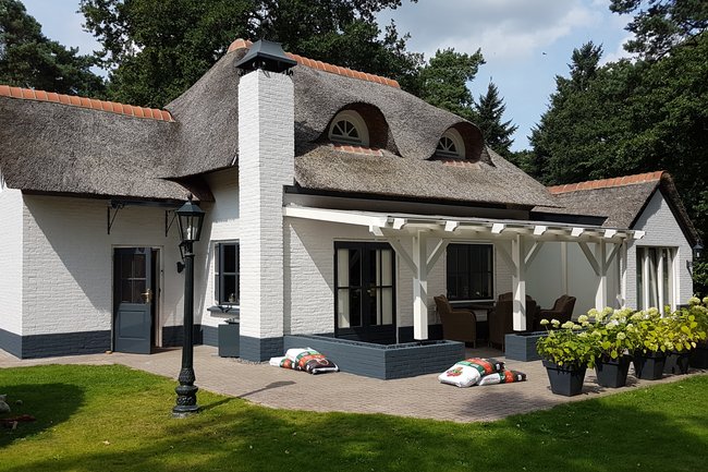 Buiten schilderwerk.
Helvoirt