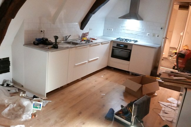 ikea keuken geplaatst wand vloer en leidingen aangepast