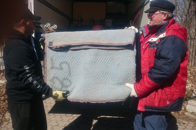 Handling fragile Glass, Pictures, TV's the proper way