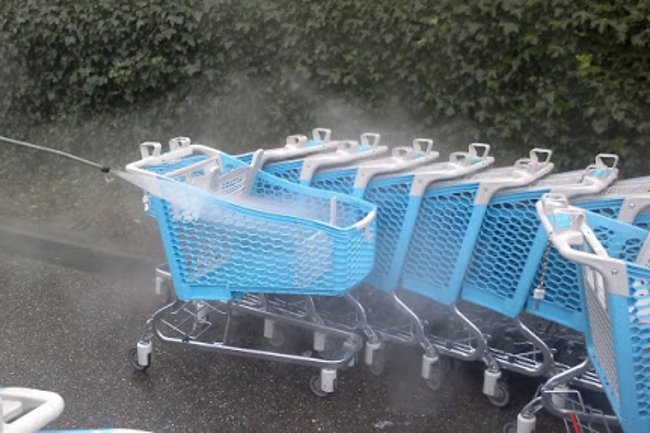 Reiniging Alle winkel wagentjes van Albertheijn I.v.m corona