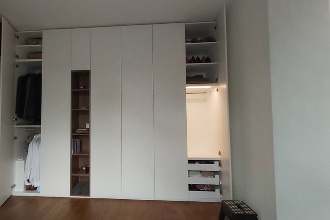 Grote luxe garderobe kast met lades en verlichting