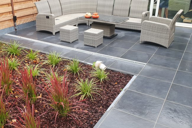 Keramische tegels
Beplanting
Bankirai Schutting