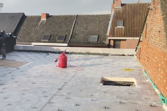 Volledige platte dak isoleren en afwerken met roofing Lier