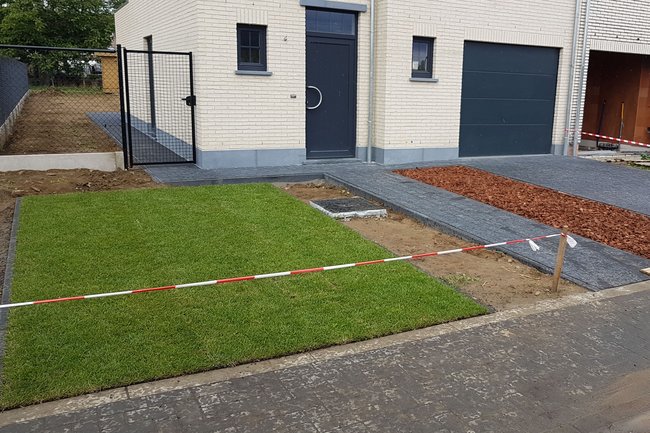 aanleg van een verharde parking in grasdallen