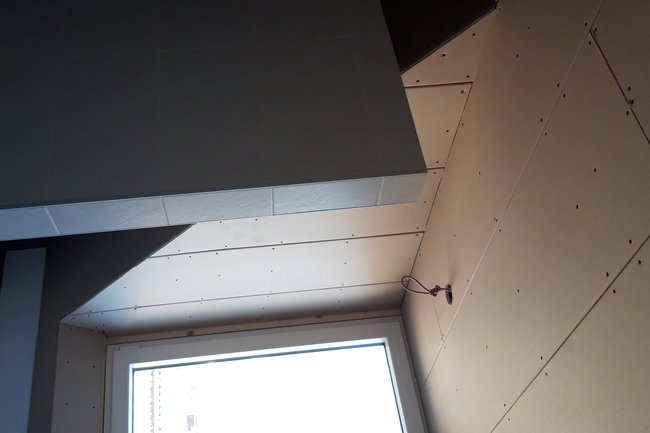 Dakkapel afgetimmerd met stucplaten