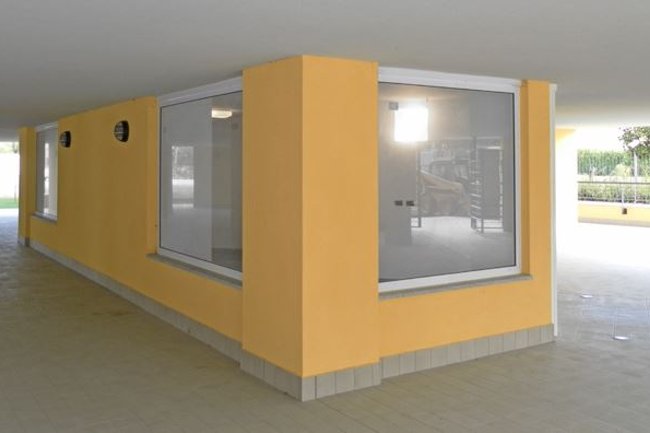 Serramenti in alluminio fissi per ingresso condominiale