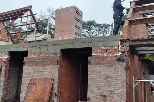 Vrij staande villa met zwembad in Brasschaat foto's volgen