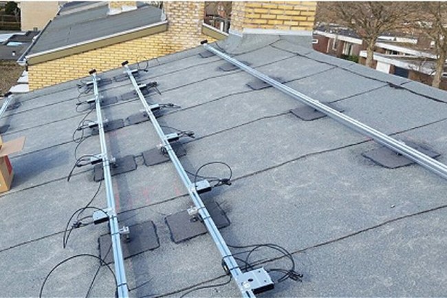 Hellend dak bitumen incl Montage rails voor zonnepanelen